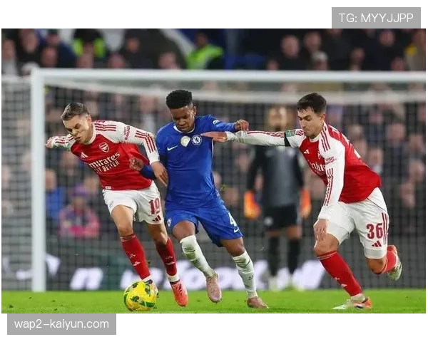 阿森纳对阵埃弗顿角球战术多变，赖斯短角球配合创造多次威胁