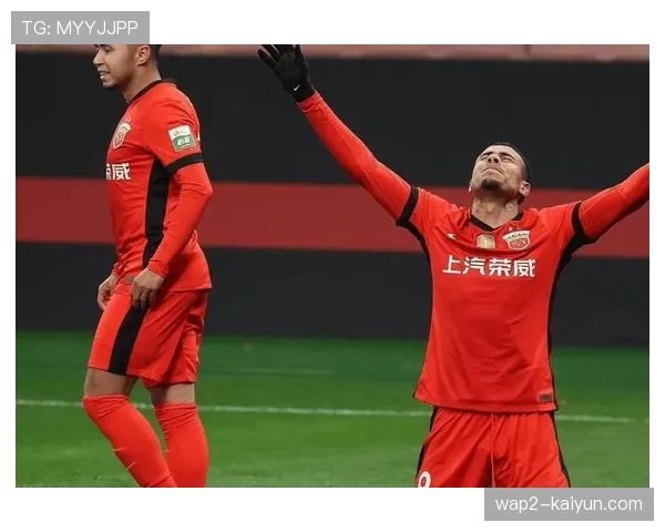 海港三战两负暴露轮换困境,莱昂纳多伤缺武磊替补难解进攻乏力 海港三战两负暴露轮换困境,莱昂纳多伤缺武磊替补难解进攻乏力